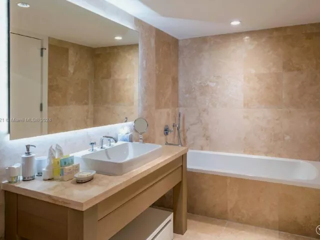 1-bedroom condo for rent in Miami Beach - 102 24th St 1108 - MondialRealty