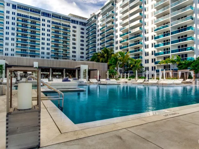 1-bedroom condo for rent in Miami Beach - 102 24th St 1108 - MondialRealty
