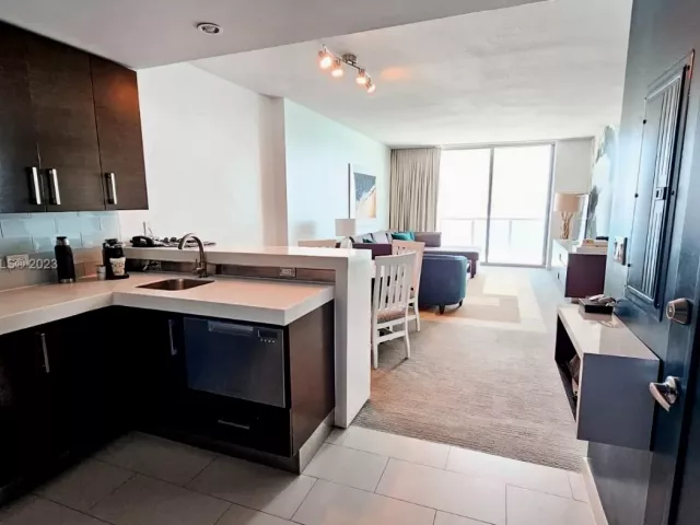 2-bedroom condo for sale in Sunny Isles Beach - 17315 E Collins Ave 1102 - MondialRealty