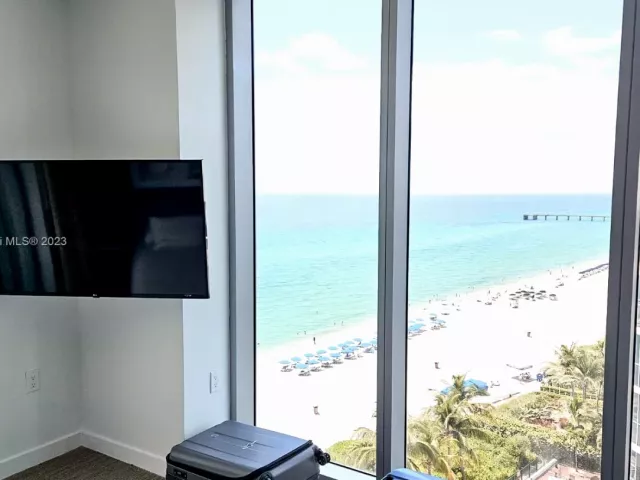 2-bedroom condo for sale in Sunny Isles Beach - 17315 E Collins Ave 1102 - MondialRealty