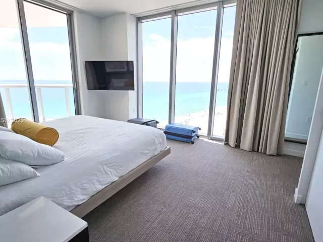 2-bedroom condo for sale in Sunny Isles Beach - 17315 E Collins Ave 1102 - MondialRealty
