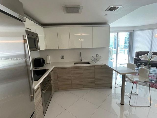 Apartment for rent  Unit # - photo 5415750