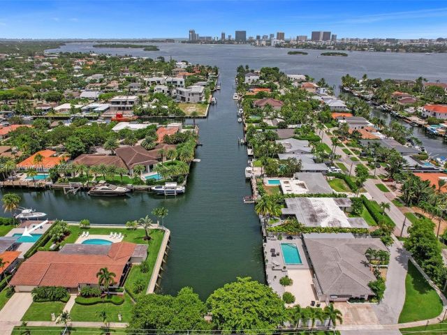 Home for sale at 12685 N Bayshore Dr - photo 4240712