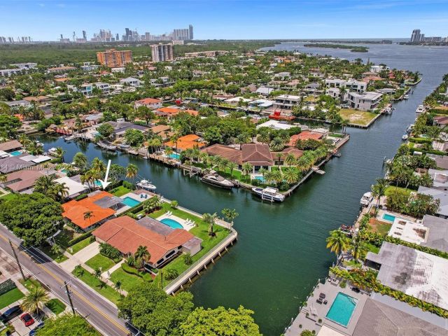 Home for sale at 12685 N Bayshore Dr - photo 4240713