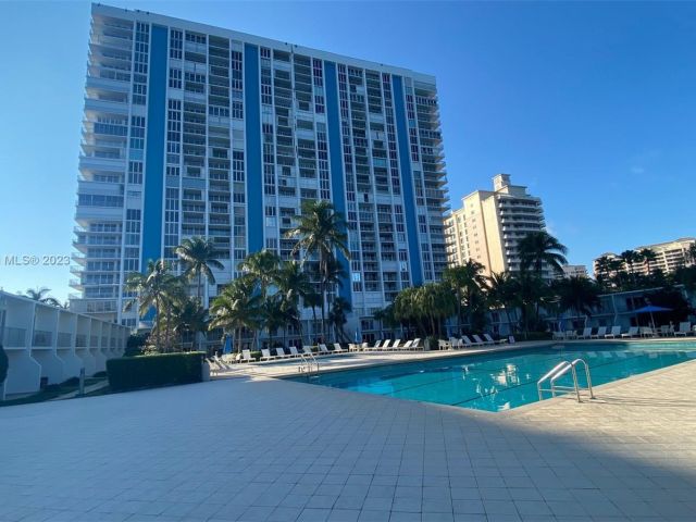 Home for rent at 881 Ocean Dr TH20 - photo 4241379