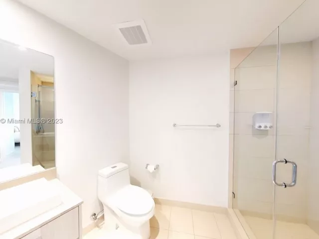 1-bedroom condo for sale in Hollywood - 4111 S Ocean Dr 2307 - MondialRealty