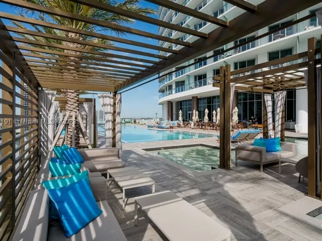 1-bedroom condo for sale in Hollywood - 4111 S Ocean Dr 2307 - MondialRealty