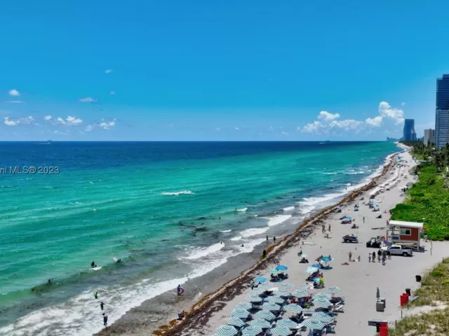 1-bedroom condo for sale in Hollywood - 4111 S Ocean Dr 2307 - MondialRealty