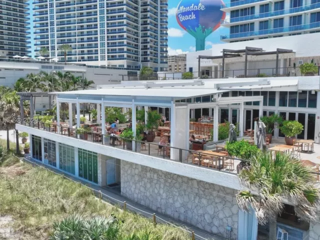 1-bedroom condo for sale in Hollywood - 4111 S Ocean Dr 2307 - MondialRealty