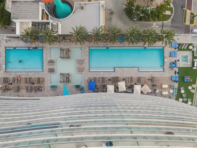 1-bedroom condo for sale in Hollywood - 4111 S Ocean Dr 2307 - MondialRealty