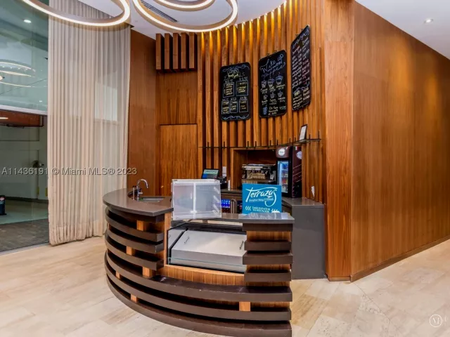 1-bedroom condo for sale in Hollywood - 4111 S Ocean Dr 2307 - MondialRealty