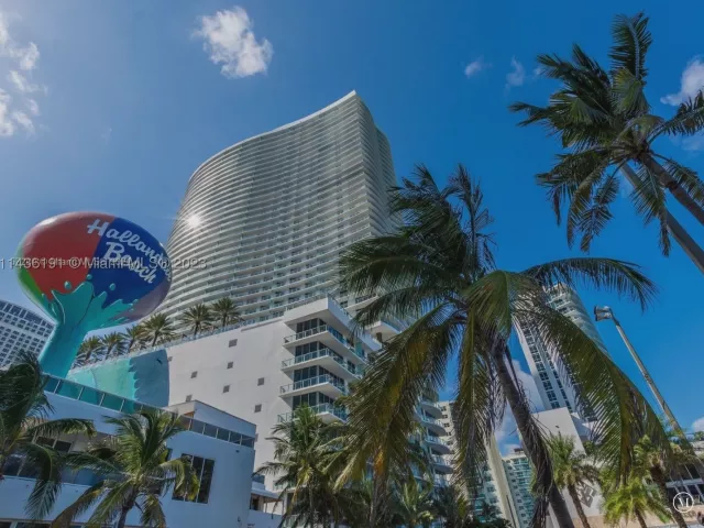 1-bedroom condo for sale in Hollywood - 4111 S Ocean Dr 2307 - MondialRealty