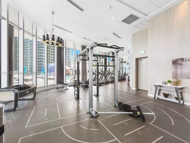1-bedroom condo for sale in Hollywood - 4111 S Ocean Dr 2307 - MondialRealty