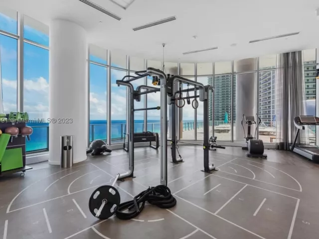1-bedroom condo for sale in Hollywood - 4111 S Ocean Dr 2307 - MondialRealty