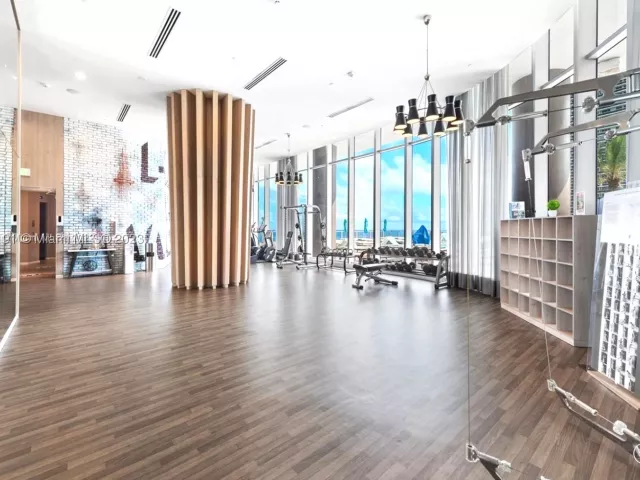 1-bedroom condo for sale in Hollywood - 4111 S Ocean Dr 2307 - MondialRealty