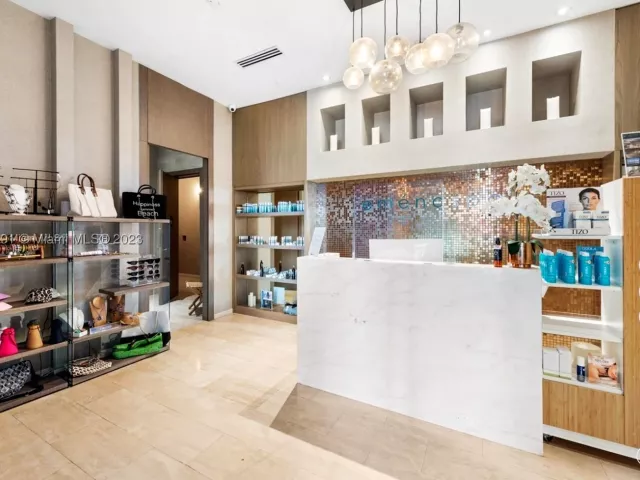 1-bedroom condo for sale in Hollywood - 4111 S Ocean Dr 2307 - MondialRealty