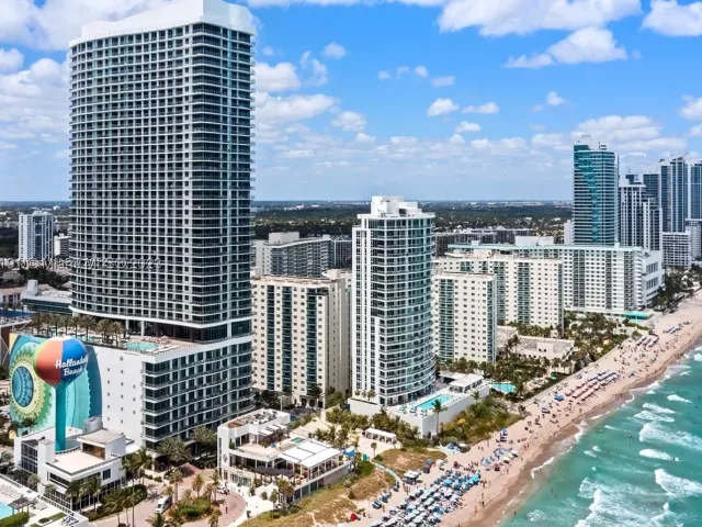 1-bedroom condo for sale in Hollywood - 4111 S Ocean Dr 2307 - MondialRealty