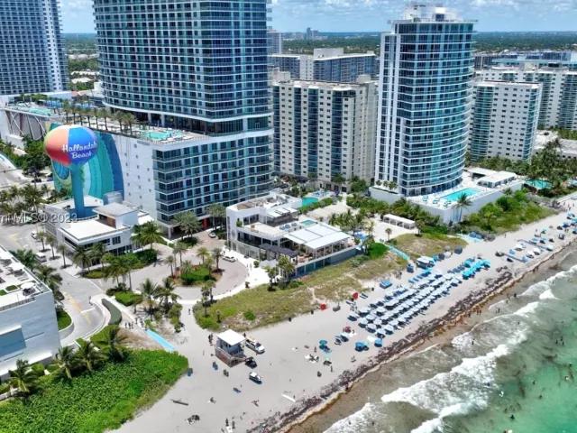 1-bedroom condo for sale in Hollywood - 4111 S Ocean Dr 2307 - MondialRealty