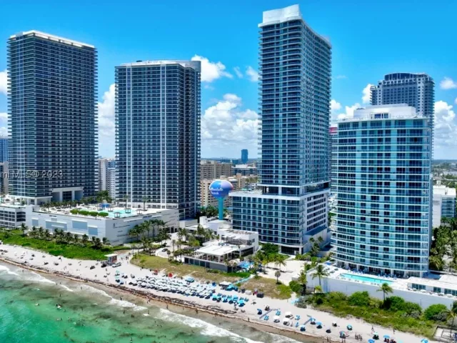 1-bedroom condo for sale in Hollywood - 4111 S Ocean Dr 2307 - MondialRealty