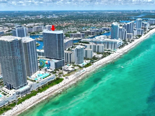 1-bedroom condo for sale in Hollywood - 4111 S Ocean Dr 2307 - MondialRealty