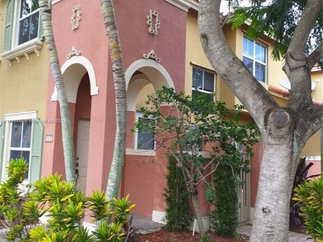 Home for rent at 762 SW 107th Ave 308 - photo 4295882