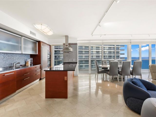 Apartment for sale  Unit #3301 - photo 6857005