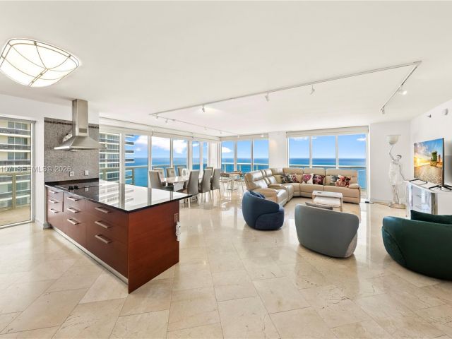 Apartment for sale  Unit #3301 - photo 6857010