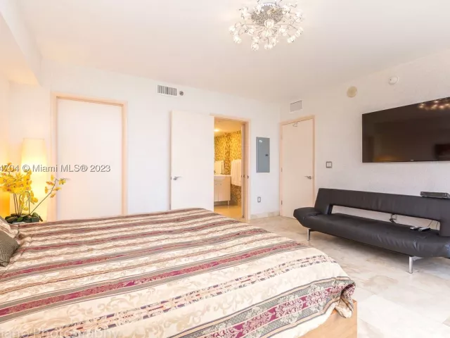1-bedroom condo for rent in Hallandale Beach - 1830 S Ocean Dr 1107 - MondialRealty