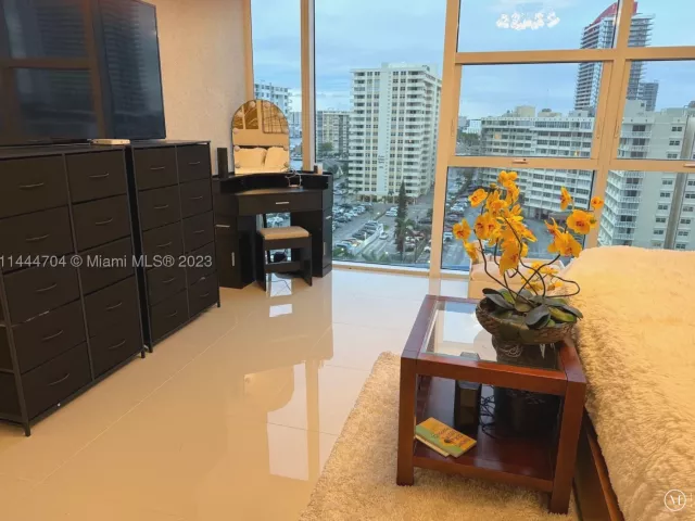1-bedroom condo for rent in Hallandale Beach - 1830 S Ocean Dr 1107 - MondialRealty