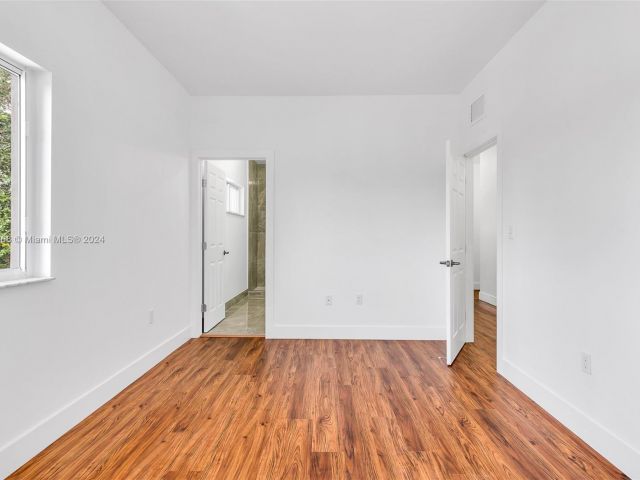 Home for rent at 785 SW 7th Ave A - photo 5461530