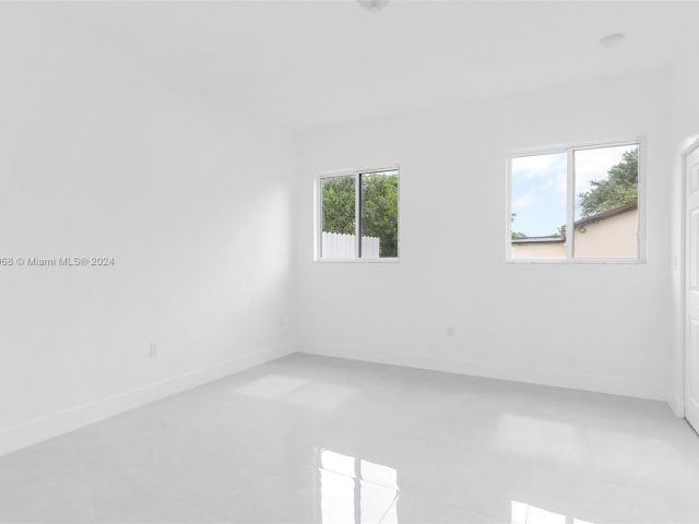 Home for rent at 785 SW 7th Ave A - photo 5461537