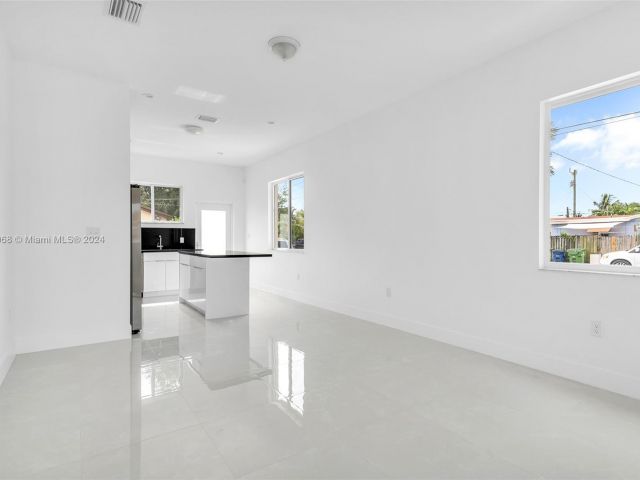 Home for rent at 785 SW 7th Ave A - photo 5461545