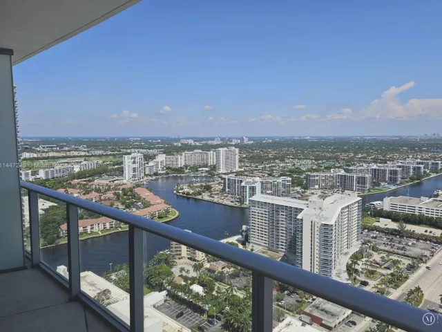 2-bedroom condo for sale in Hollywood - 4111 S Ocean Dr 3308 - MondialRealty