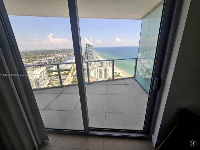 2-bedroom condo for sale in Hollywood - 4111 S Ocean Dr 3308 - MondialRealty