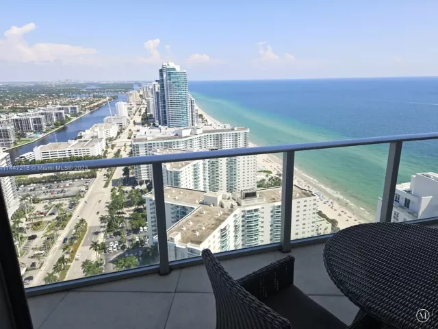 2-bedroom condo for sale in Hollywood - 4111 S Ocean Dr 3308 - MondialRealty