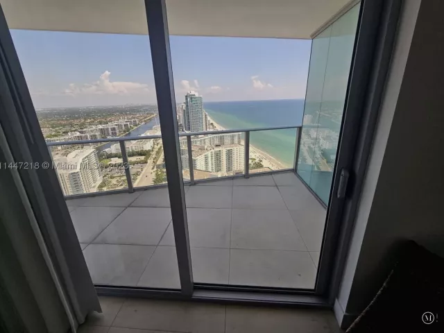 2-bedroom condo for sale in Hollywood - 4111 S Ocean Dr 3308 - MondialRealty