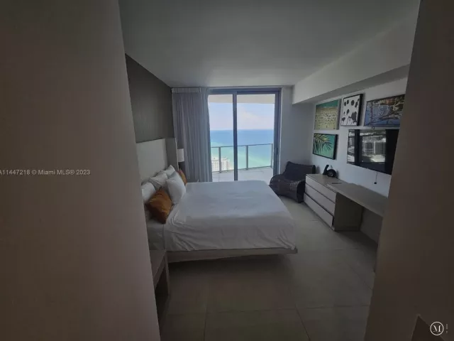 2-bedroom condo for sale in Hollywood - 4111 S Ocean Dr 3308 - MondialRealty