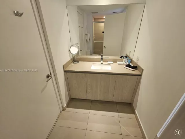 2-bedroom condo for sale in Hollywood - 4111 S Ocean Dr 3308 - MondialRealty