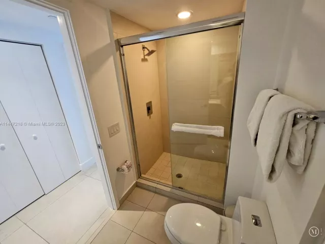 2-bedroom condo for sale in Hollywood - 4111 S Ocean Dr 3308 - MondialRealty