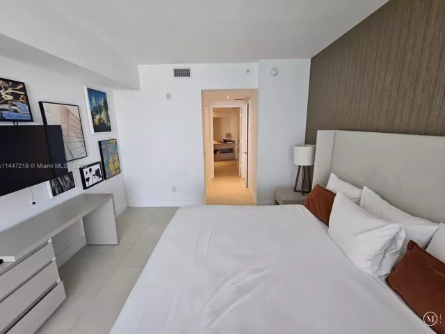 2-bedroom condo for sale in Hollywood - 4111 S Ocean Dr 3308 - MondialRealty