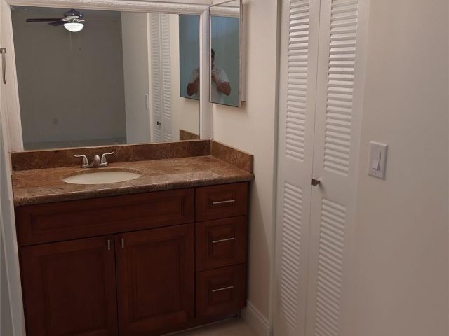 Home for rent at 5008 SW 122nd Ter - photo 5254093