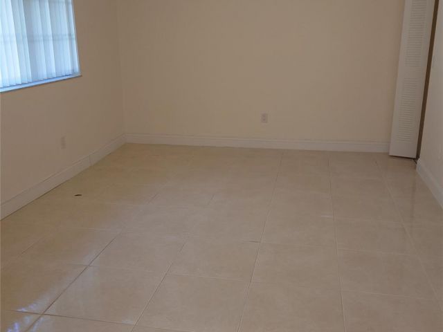 Home for rent at 5008 SW 122nd Ter - photo 5254099