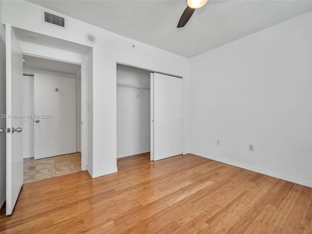 Apartment for sale  Unit #811 - photo 5479368