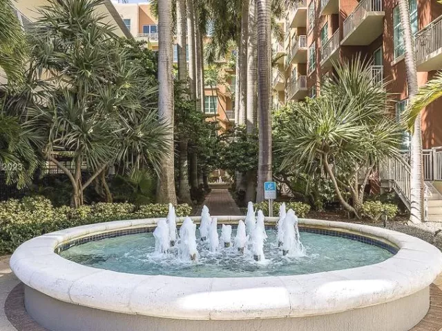 1-bedroom condo for rent in Miami - 2001 Biscayne Blvd 2104 - MondialRealty