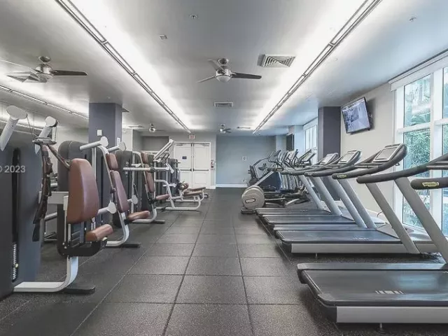 1-bedroom condo for rent in Miami - 2001 Biscayne Blvd 2104 - MondialRealty