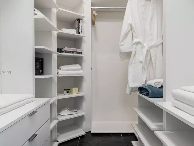 1-bedroom condo for rent in Miami - 2001 Biscayne Blvd 2104 - MondialRealty