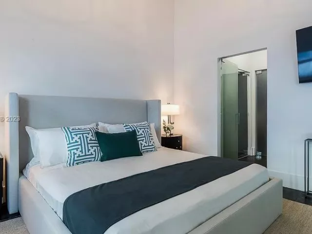 1-bedroom condo for rent in Miami - 2001 Biscayne Blvd 2104 - MondialRealty