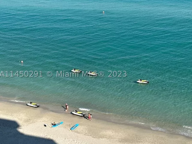 1-bedroom condo for sale in Hollywood - 3725 S Ocean Dr 1503 - MondialRealty