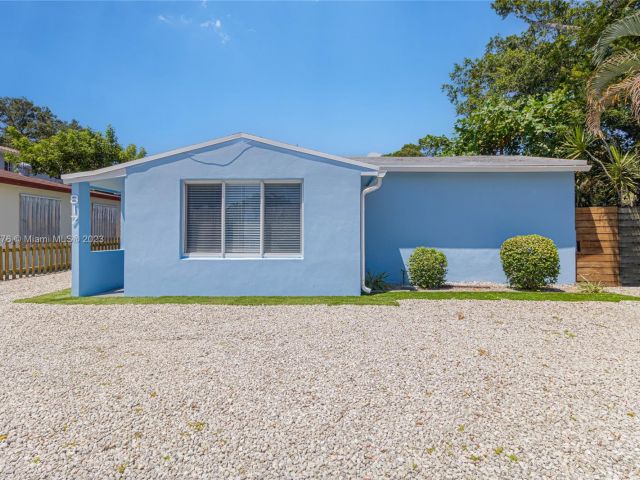 Home for sale at 817 SW 12th Street - photo 4375059