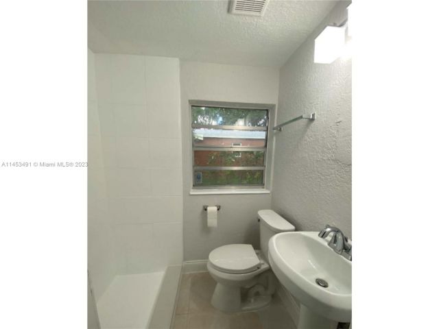 Home for rent at 3121 SW 16th Ct 3121 - photo 4391773